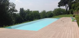 piscina interrata con scalinata e skimmer acqua spa
